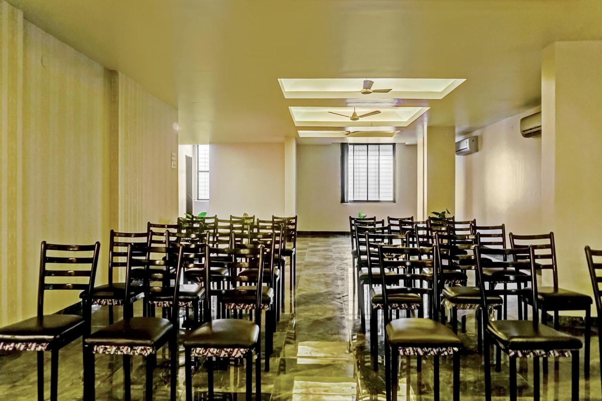 Hotel O Log Inn Plaza Near Eon It Park プネ エクステリア 写真
