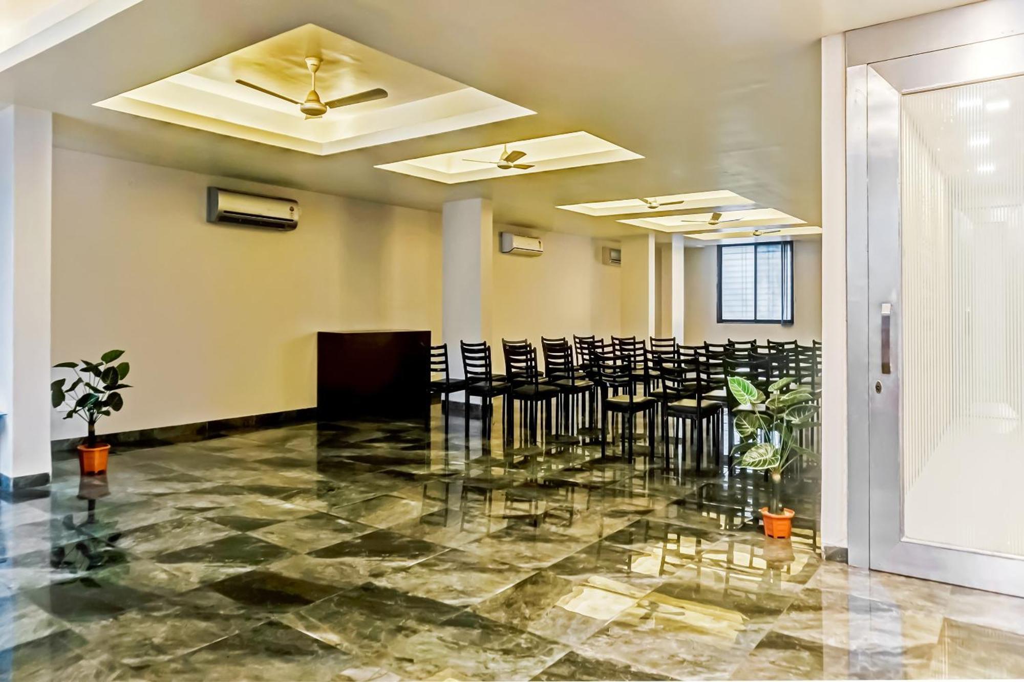 Hotel O Log Inn Plaza Near Eon It Park プネ エクステリア 写真