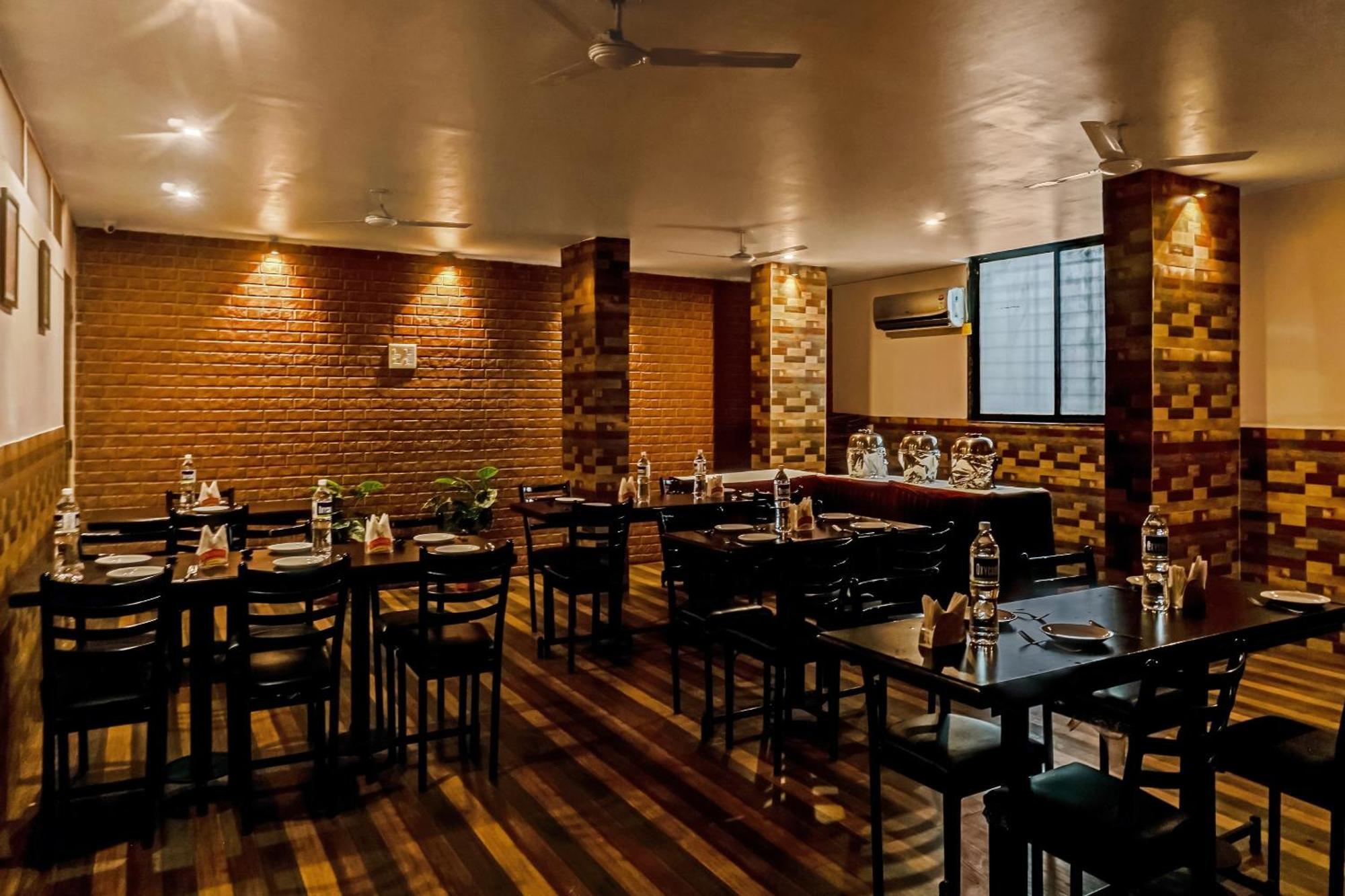 Hotel O Log Inn Plaza Near Eon It Park プネ エクステリア 写真
